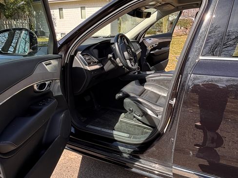 Used 2021 Volvo XC90 T6 Inscription w/ Lounge Package image 12