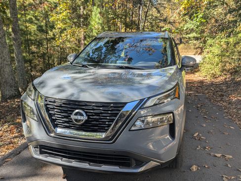 Used 2023 Nissan Rogue SL w/ SL Premium Package image 1