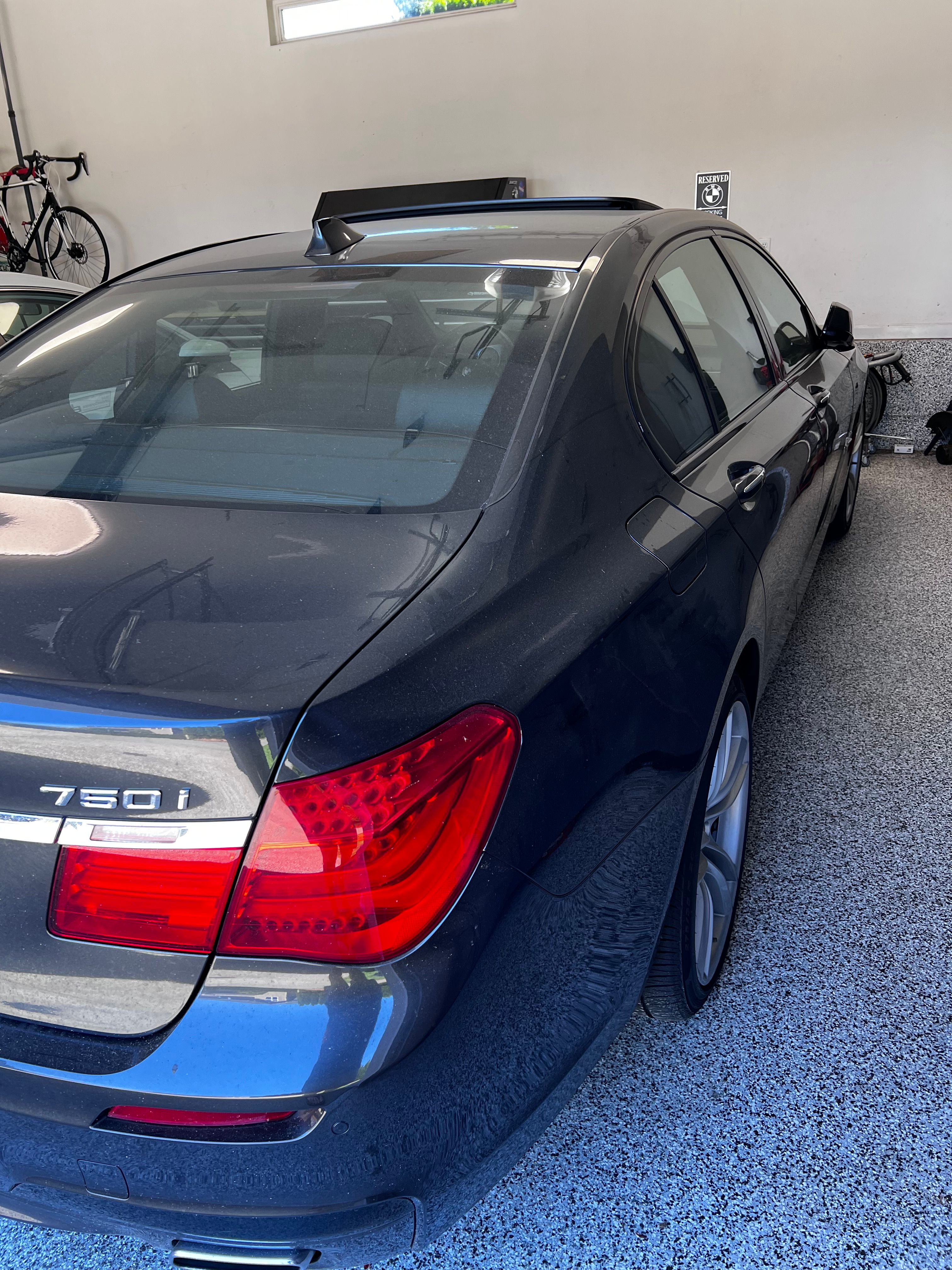 Used 2011 BMW 750i RWD image 4