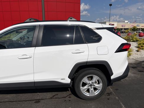 Used 2021 Toyota RAV4 LE AWD/4WD image 5