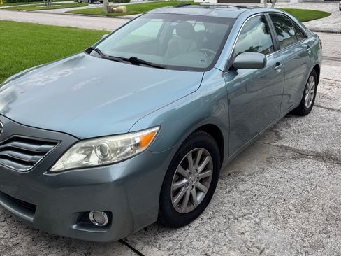 Used 2011 Toyota Camry XLE w/ XLE Extra-Value Pkg #1 FWD image 4