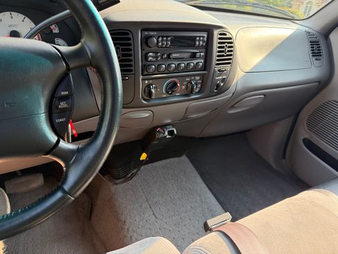Used 1999 Ford F150 Lightning RWD image 18