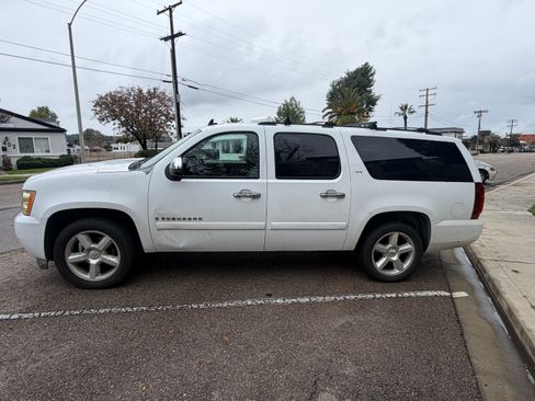 Used 2008 Chevrolet Suburban LTZ w/ LTZ Preferred Equipment Group image 2