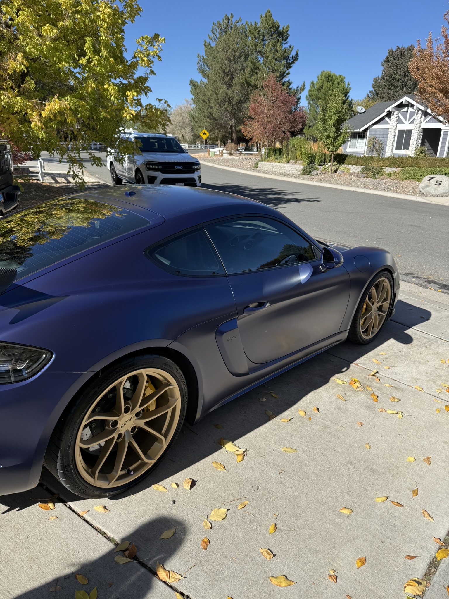 Used 2021 Porsche 718 Cayman GT4 RWD image 18