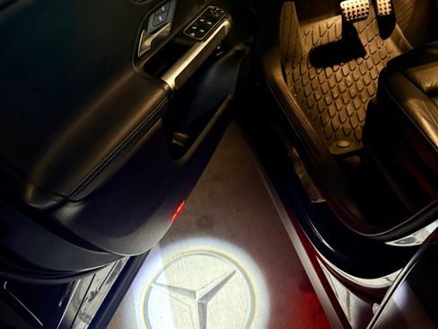 Used 2021 Mercedes-Benz GLB 250 4MATIC w/ AMG Line image 17