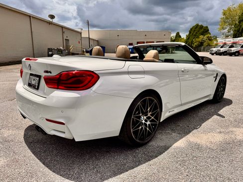 Used 2018 BMW M4 Convertible image 11