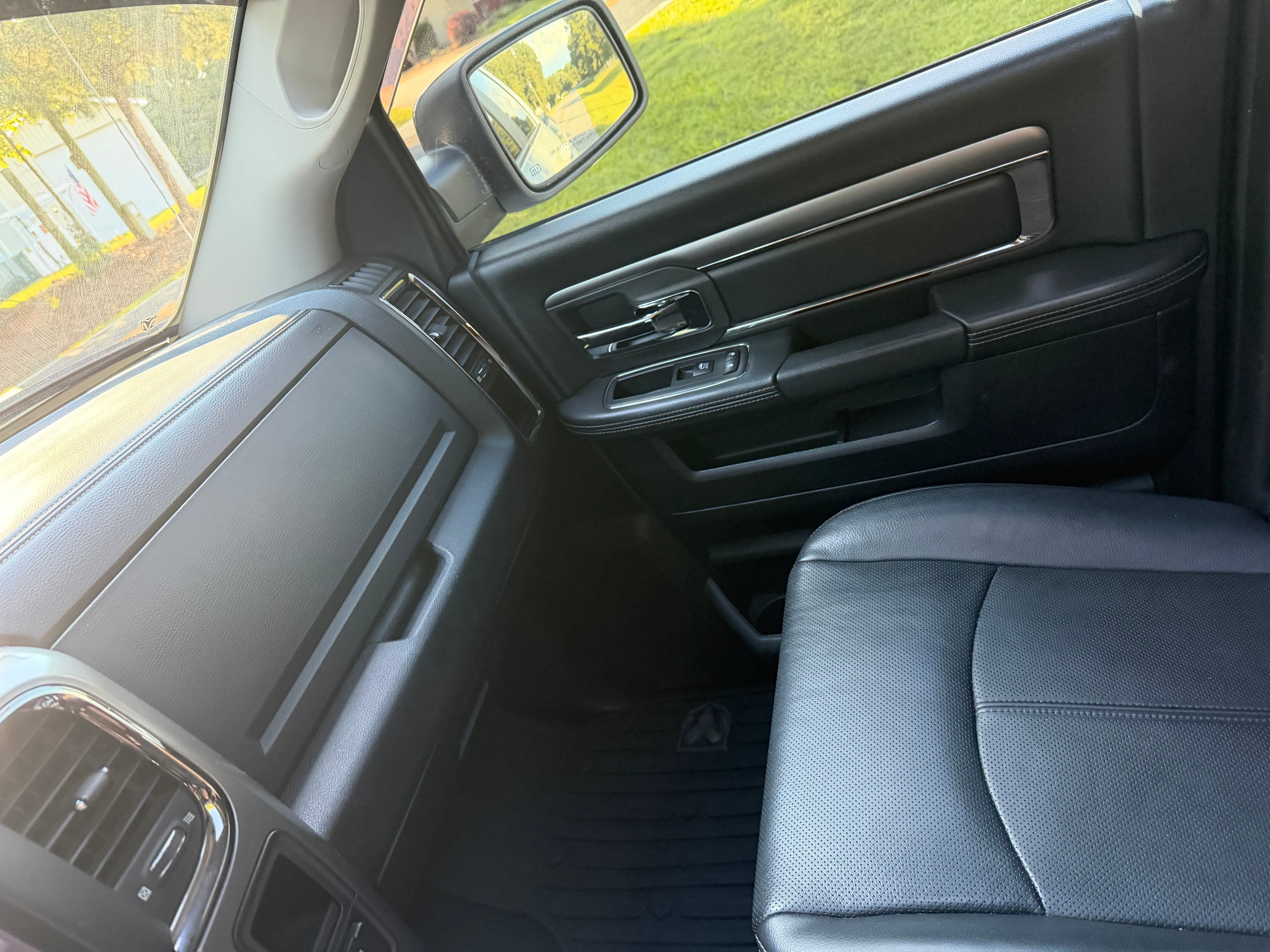 Used 2018 RAM 2500 Laramie w/ Sport Appearance Group AWD/4WD image 5