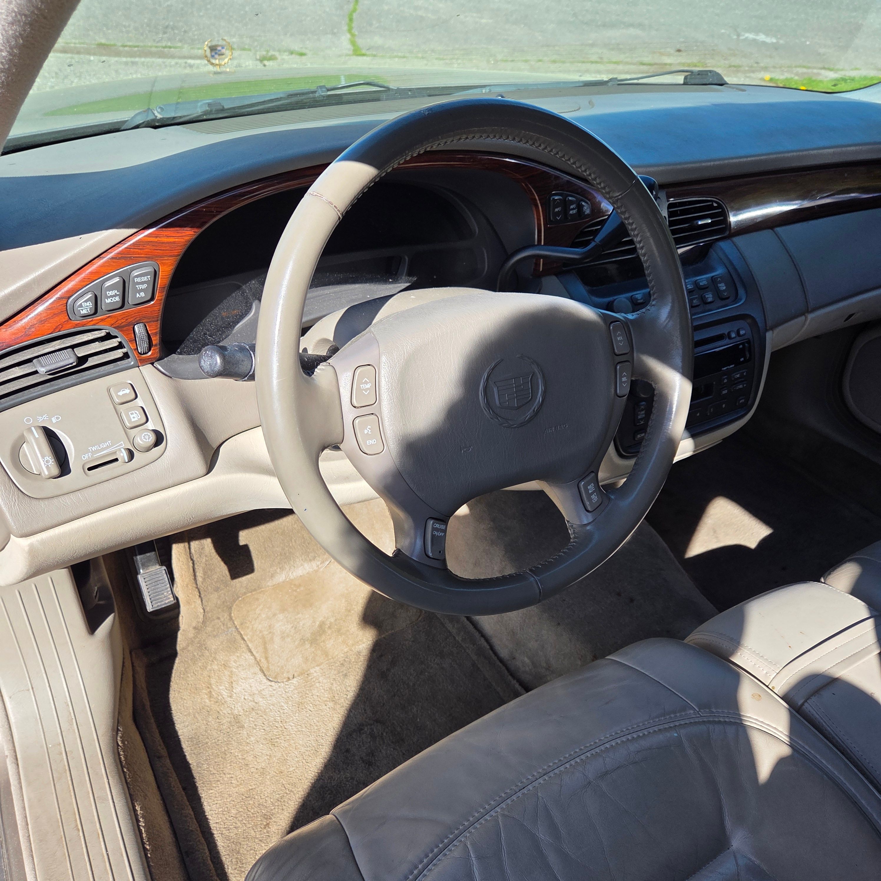 Used 2002 Cadillac De Ville w/ Comfort/Convenience Pkg FWD image 4