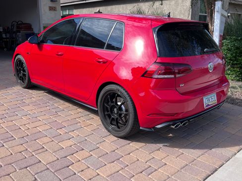 Used 2019 Volkswagen Golf 4-Door image 4