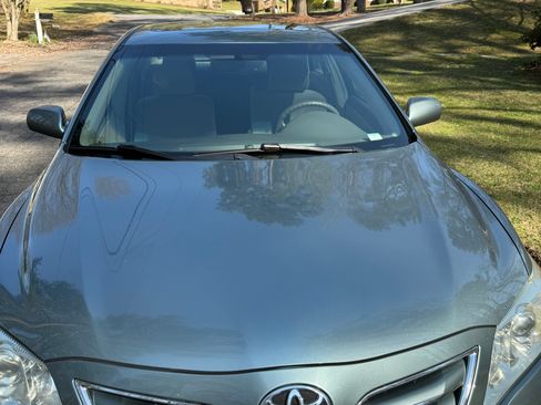 Used 2011 Toyota Camry XLE w/ SE/XLE Extra-Value Pkg image 11