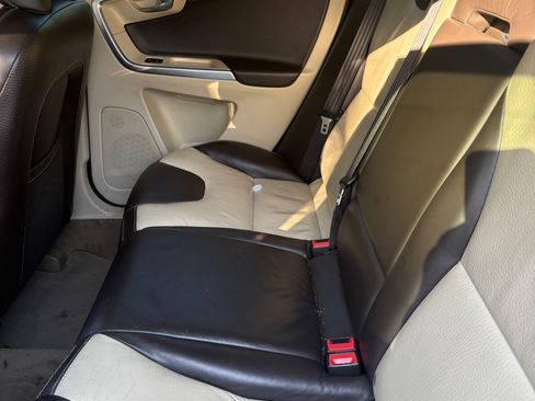 Used 2010 Volvo XC60 3.2 image 2