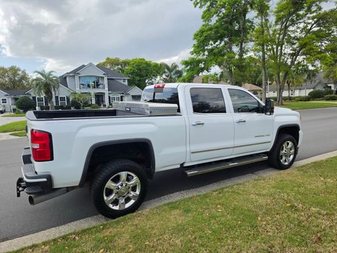 Used 2019 GMC Sierra 2500 Denali w/ Duramax Plus Package image 2