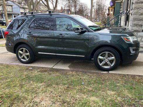 Used 2016 Ford Explorer XLT w/ Equipment Group 202A image 2