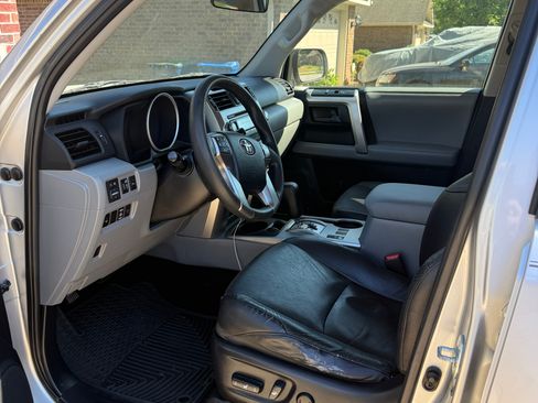 Used 2013 Toyota 4Runner SR5 w/ Convenience Pkg image 2