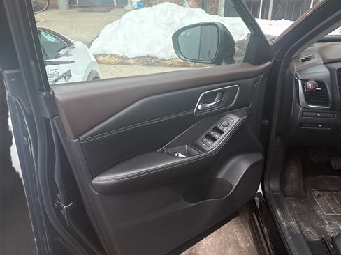 Used 2021 Nissan Rogue SV w/ Premium Package image 14