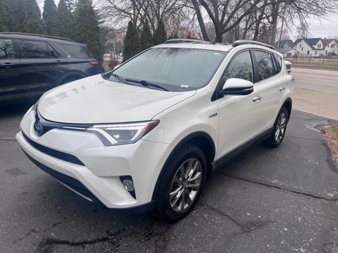 Used 2018 Toyota RAV4 Limited image 1