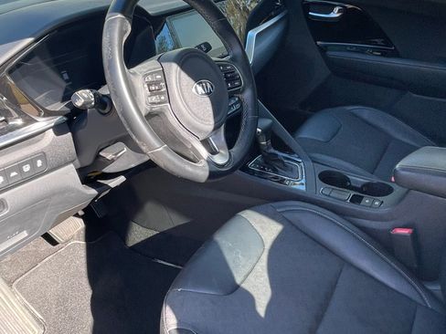 Used 2021 Kia Niro Touring image 6