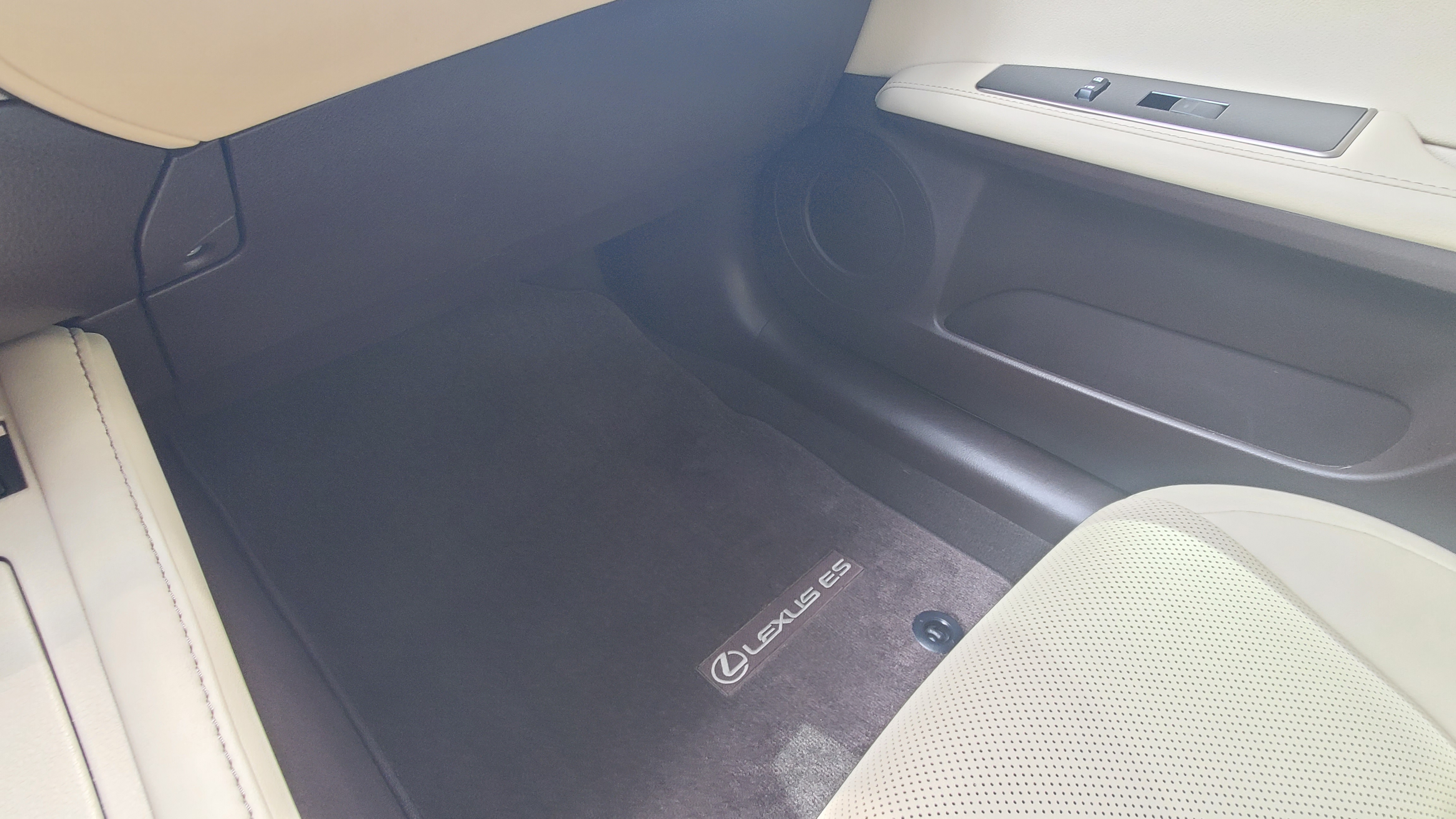 Used 2018 Lexus ES 350 w/ Navigation System Package FWD image 24