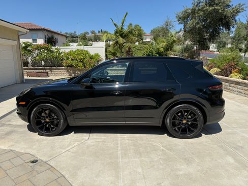 Used 2021 Porsche Cayenne S AWD/4WD image 6