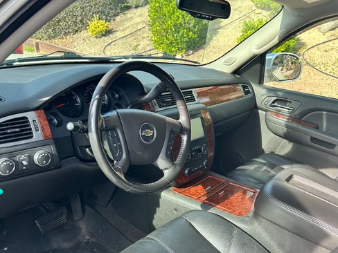 Used 2008 Chevrolet Avalanche LTZ w/ LTZ Preferred Equipment Group image 10