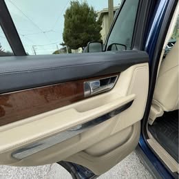 Used 2011 Land Rover Range Rover Sport HSE AWD/4WD image 16