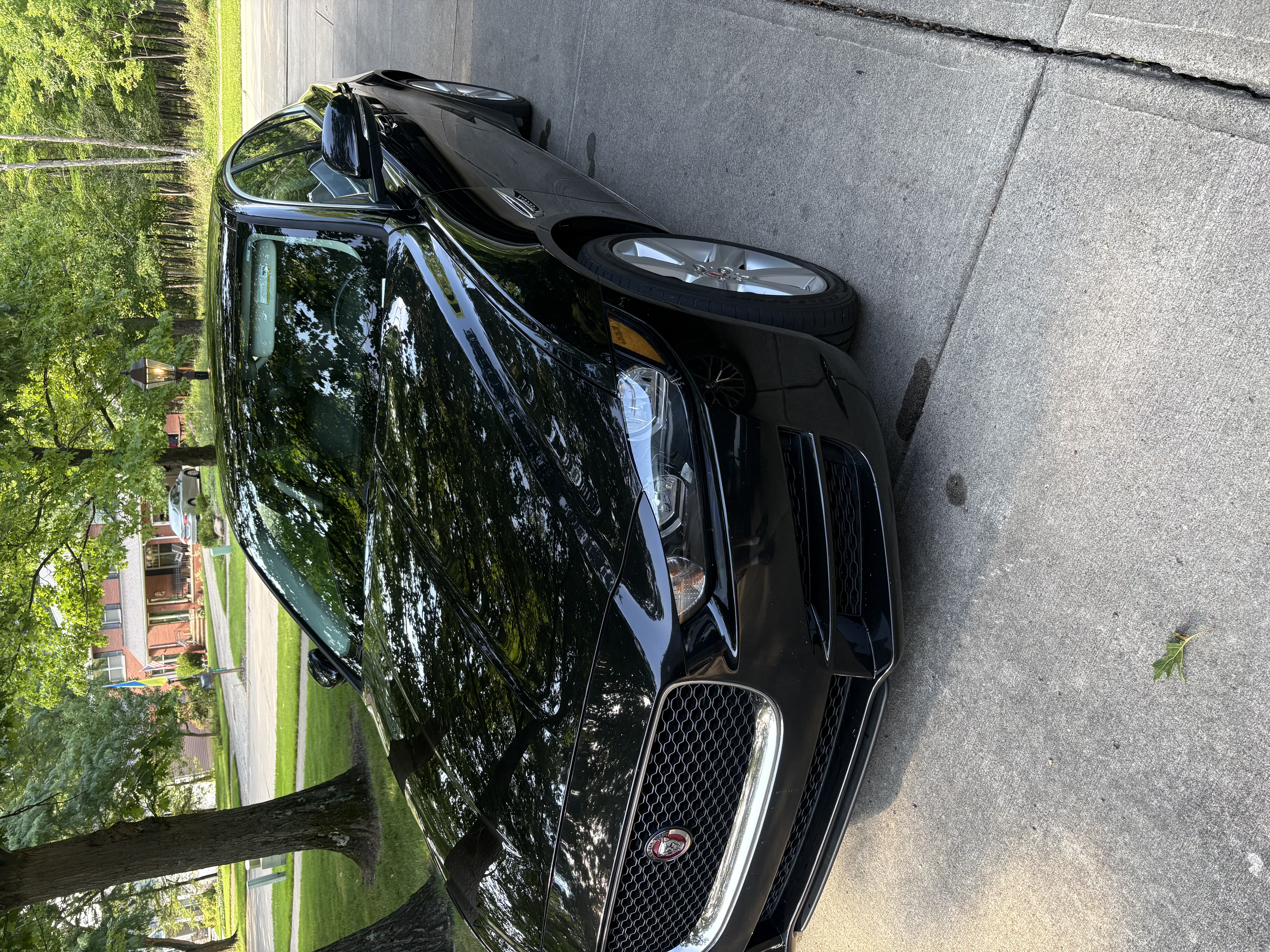 Used 2018 Jaguar XE Premium AWD/4WD image 10