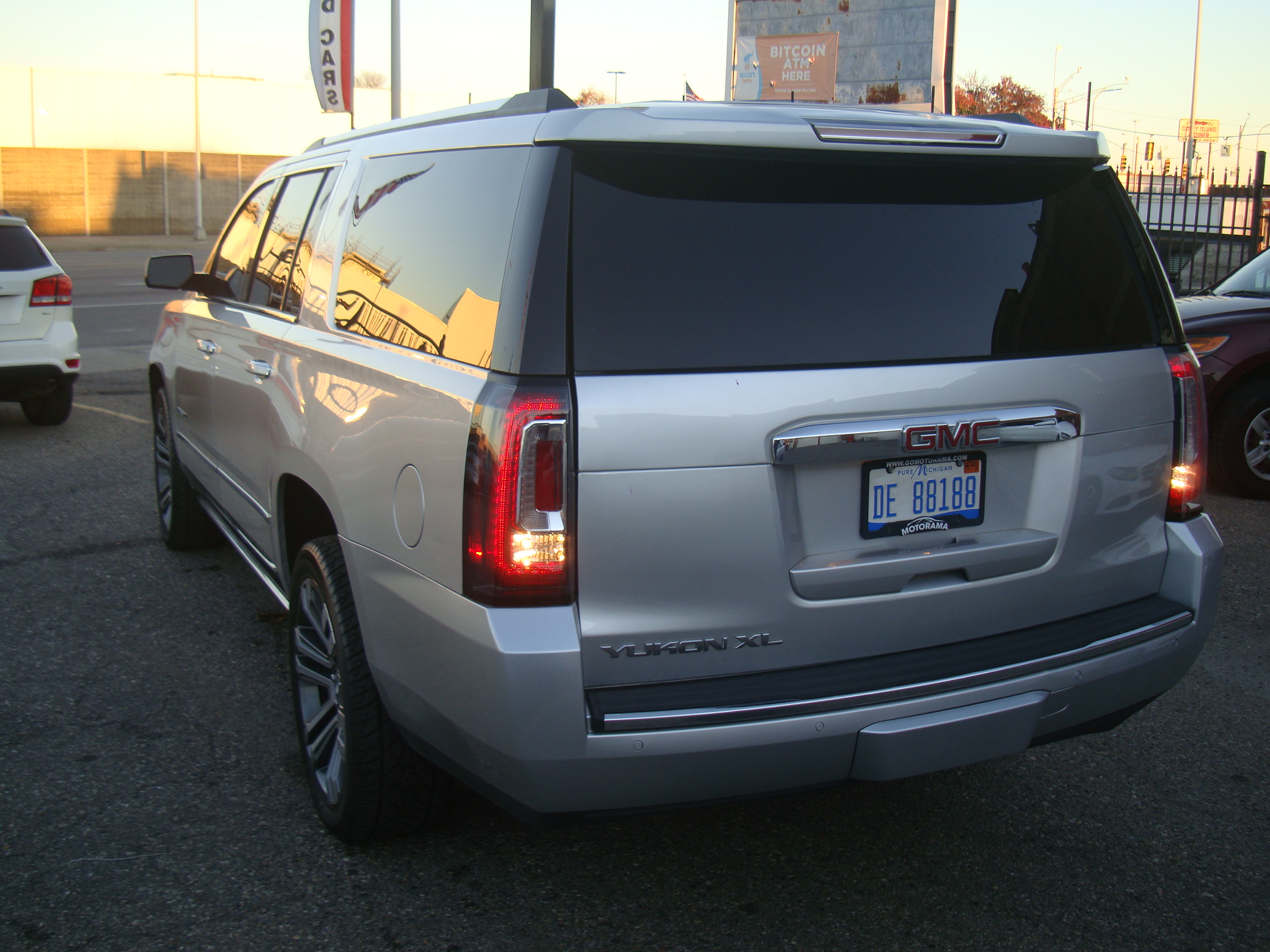 Used 2019 GMC Yukon XL Denali w/ Denali Ultimate Package AWD/4WD image 4