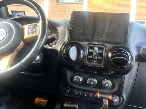 Used 2014 Jeep Wrangler Unlimited Sahara AWD/4WD image 9
