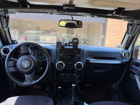 Used 2014 Jeep Wrangler Unlimited Sahara w/ Max Tow Package AWD/4WD image 21