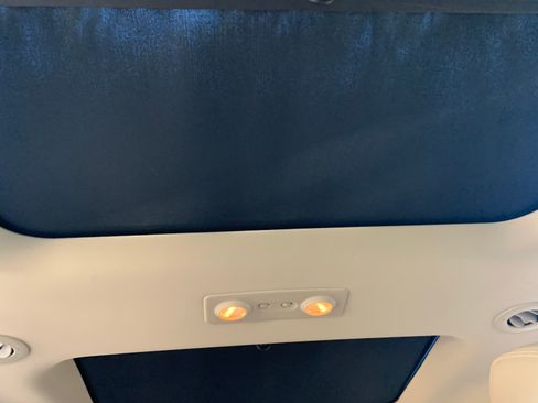 Used 2010 Buick Enclave CXL image 21