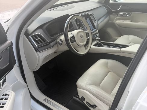 Used 2020 Volvo XC90 T5 Momentum w/ Protection Package Premier image 12