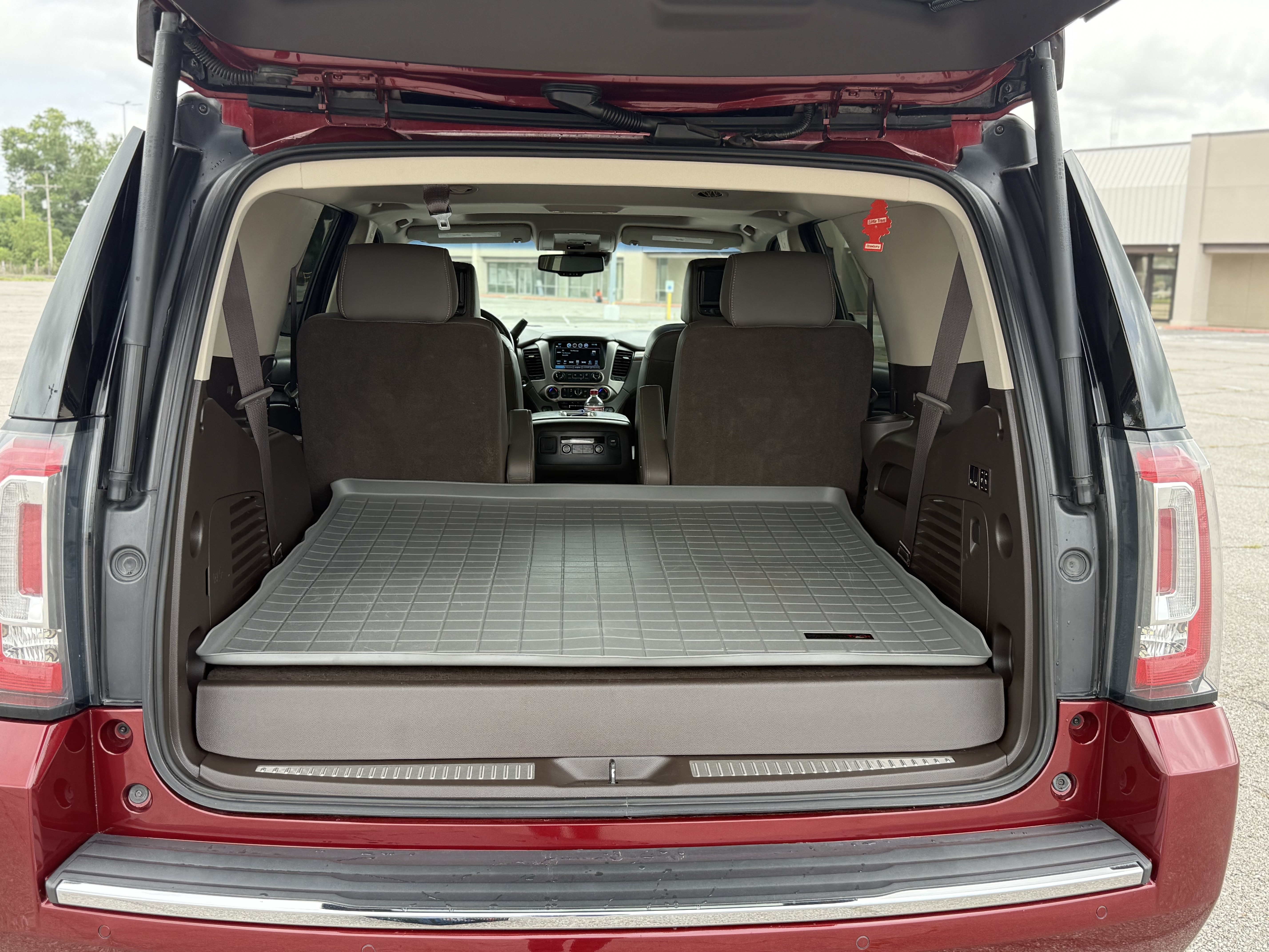 Used 2017 GMC Yukon Denali RWD image 12