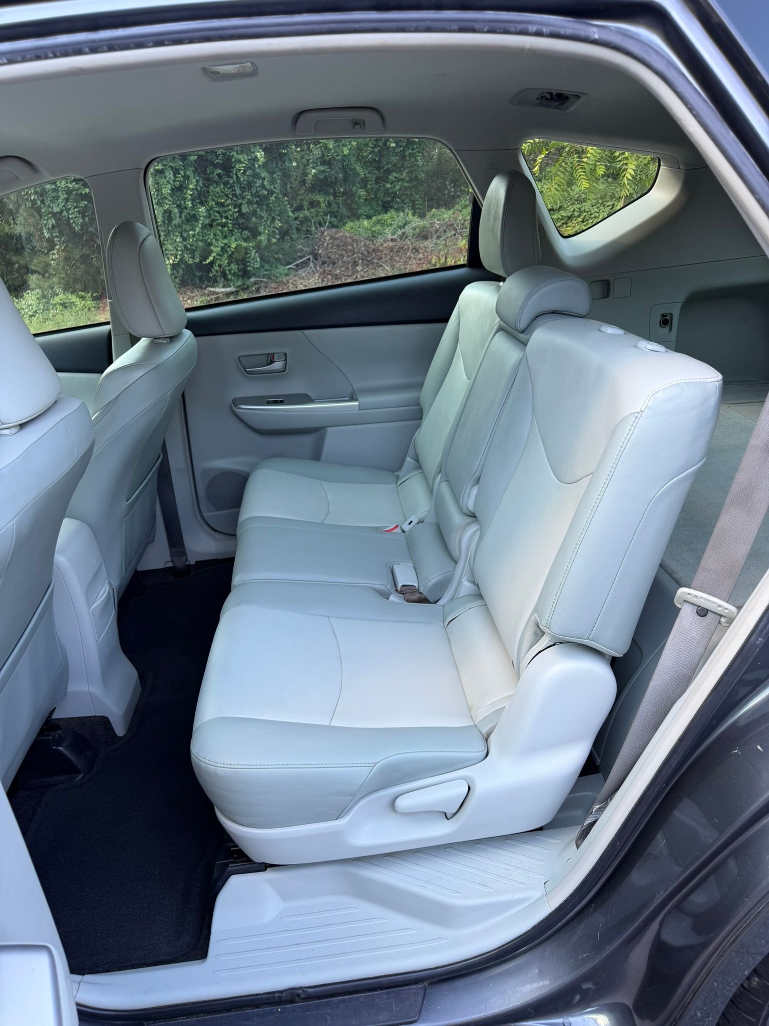 Used 2013 Toyota Prius V Five FWD image 14