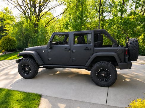 Used 2016 Jeep Wrangler Unlimited Sport AWD/4WD image 8