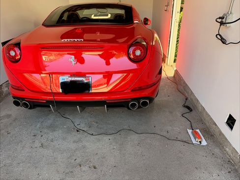 Used 2015 Ferrari California T image 12