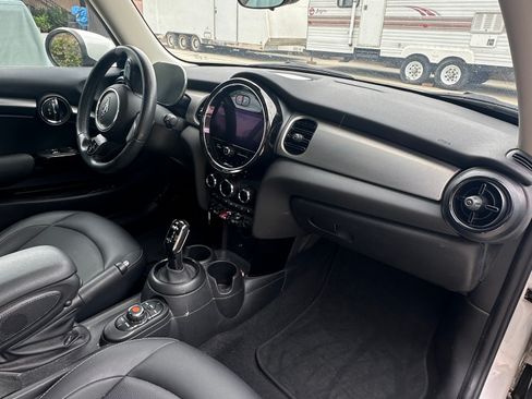 Used 2022 MINI Cooper 2-Door Hardtop image 13