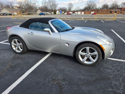 Used 2006 Pontiac Solstice Convertible w/ Premium Package image 18