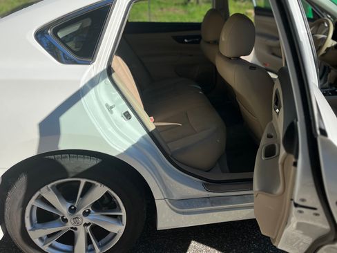 Used 2013 Nissan Altima 2.5 SL w/ Technology Pkg image 8