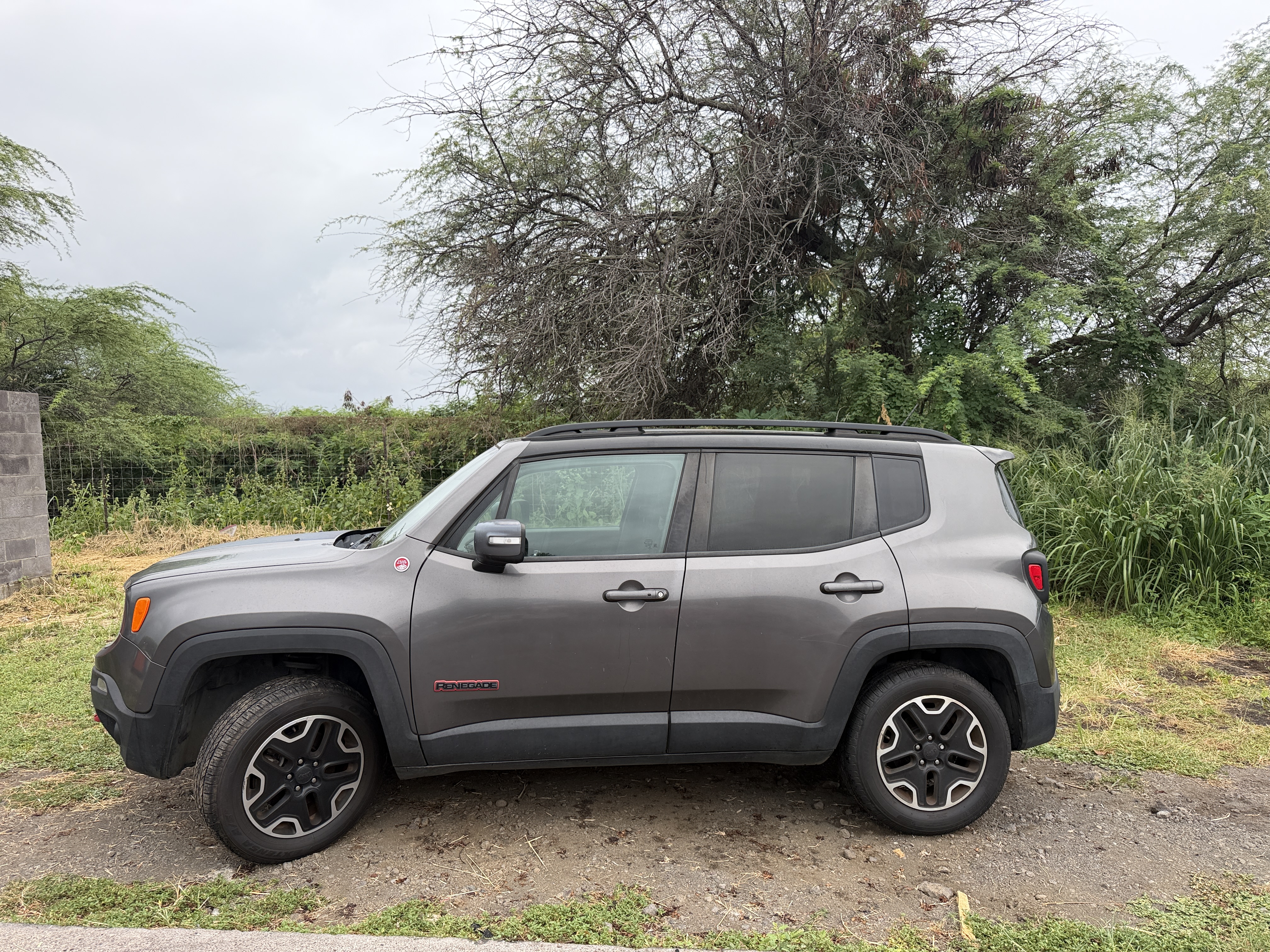 Used 2017 Jeep Renegade Trailhawk AWD/4WD image 16