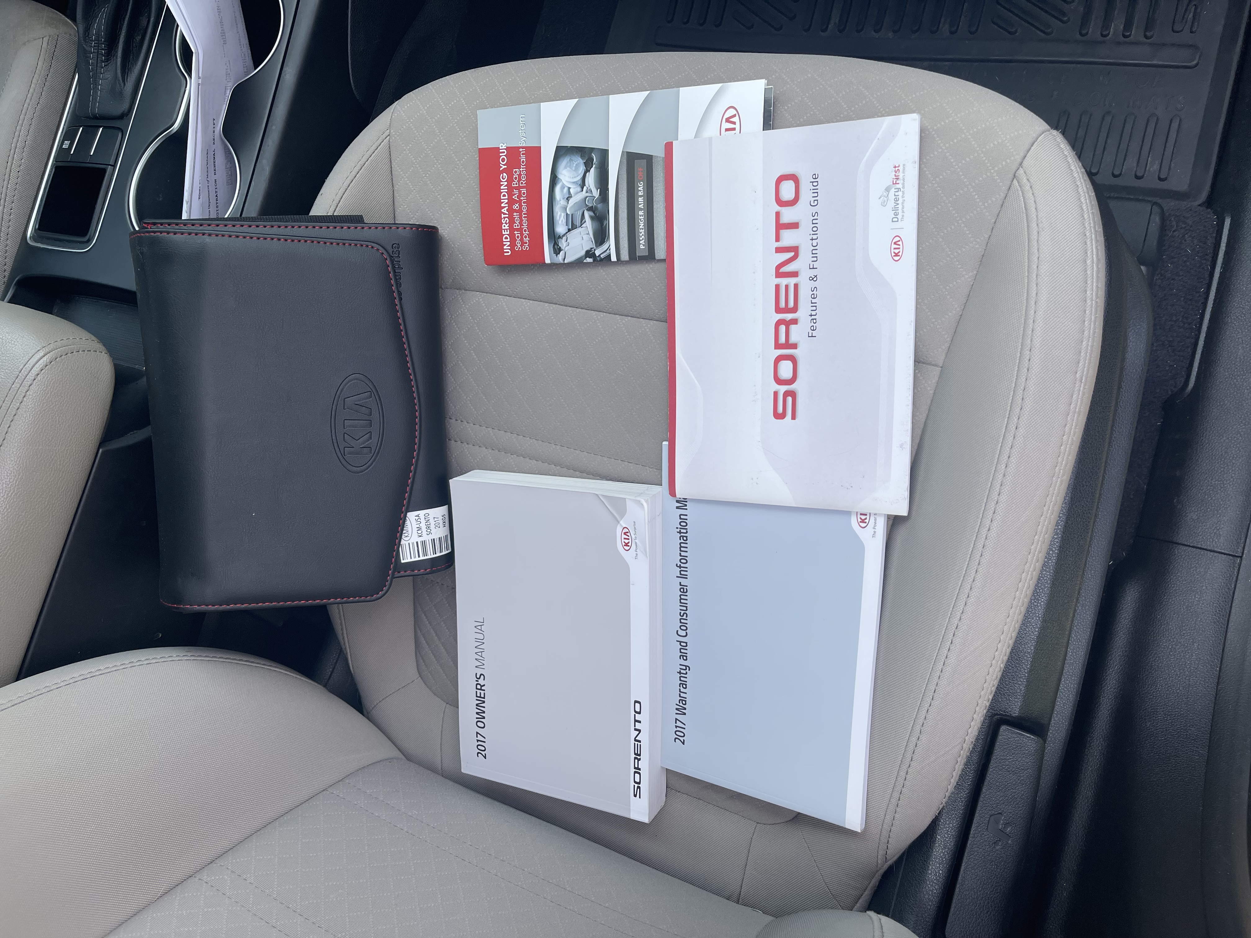 Used 2017 Kia Sorento FWD image 10