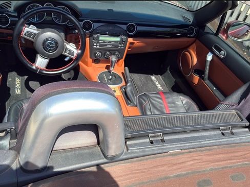 Used 2006 MAZDA MX-5 Miata Grand Touring w/ Premium Pkg RWD image 11