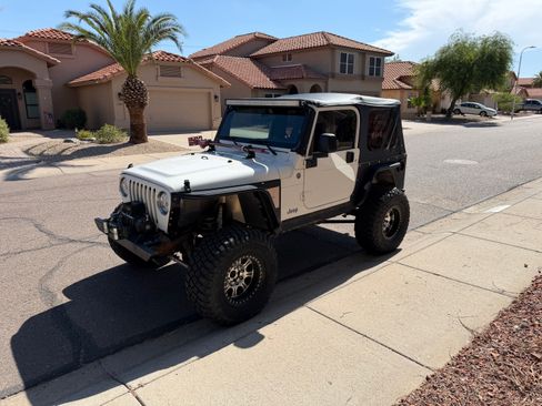 Used 2004 Jeep Wrangler Rubicon w/ Dual Top Group AWD/4WD image 2