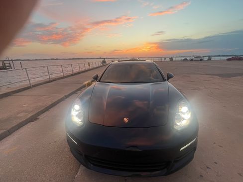 Used 2015 Porsche Panamera image 6