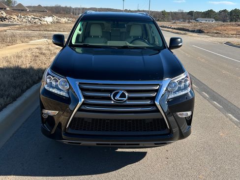 Used 2019 Lexus GX 460 image 2