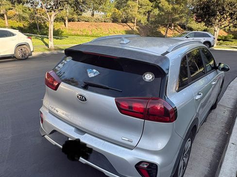 Used 2020 Kia Niro LX image 2