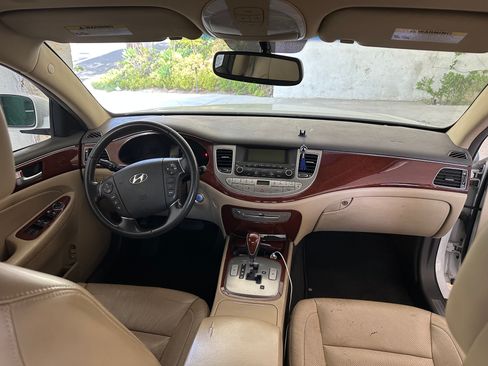 Used 2012 Hyundai Genesis 3.8 RWD image 8