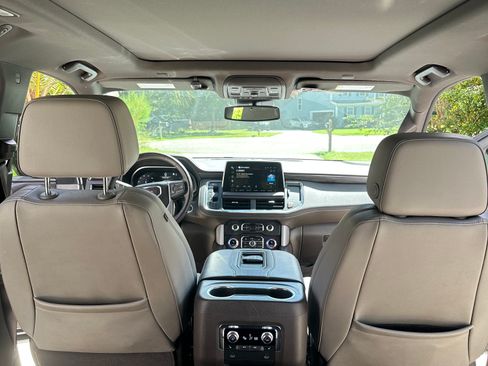 Used 2023 GMC Yukon SLT w/ SLT Luxury Package AWD/4WD image 10