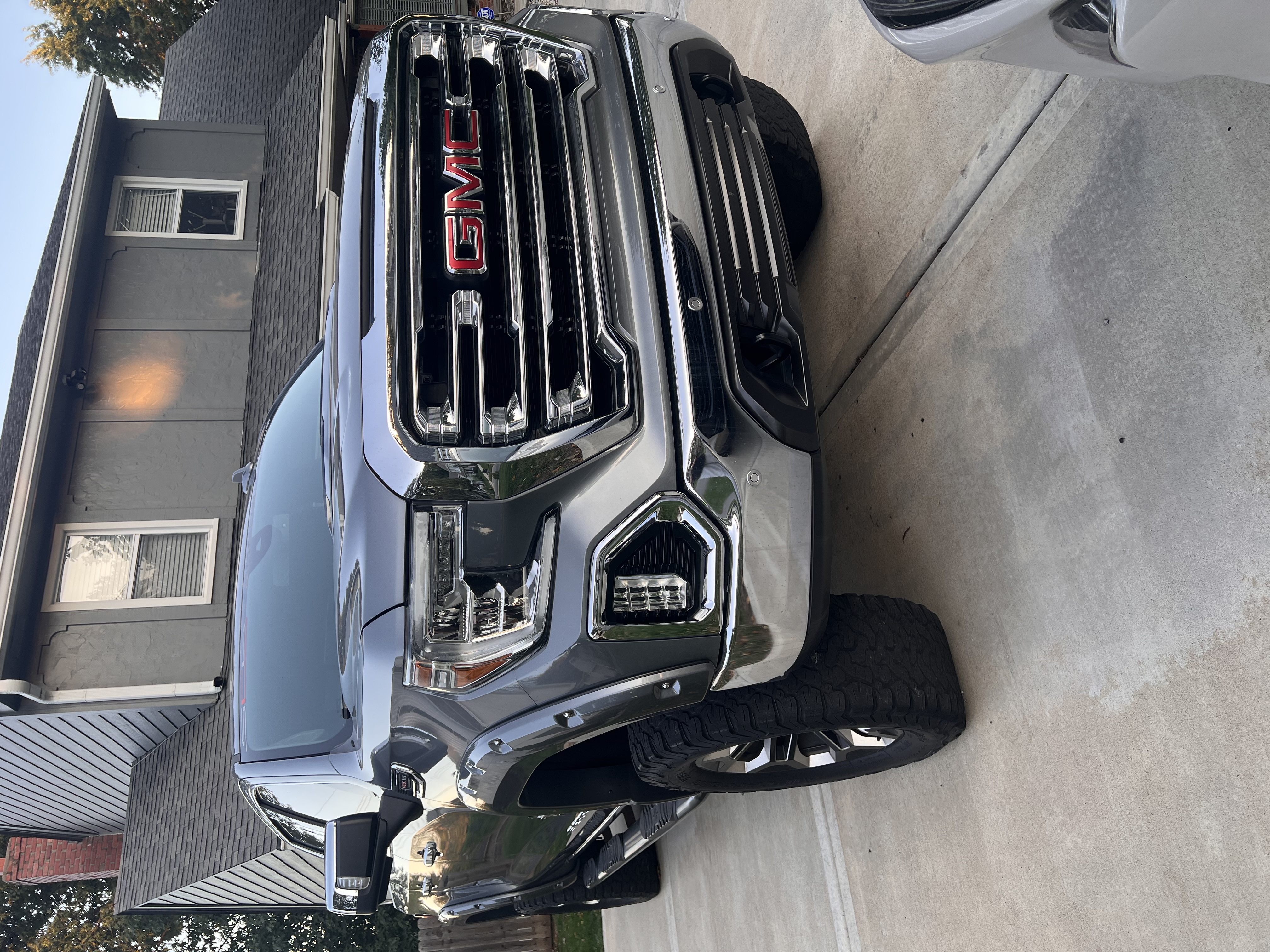 Used 2020 GMC Sierra 1500 SLT w/ SLT Premium Plus Package AWD/4WD image 2