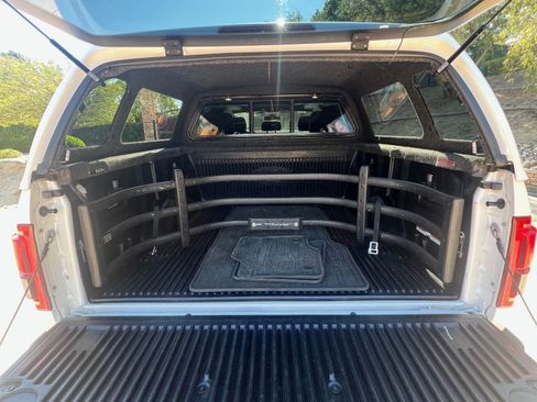 Used 2016 Ford F150 Platinum w/ Equipment Group 701A Luxury image 10