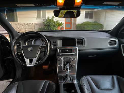 Used 2015 Volvo V60 T5 Premier w/ Convenience Package FWD image 10